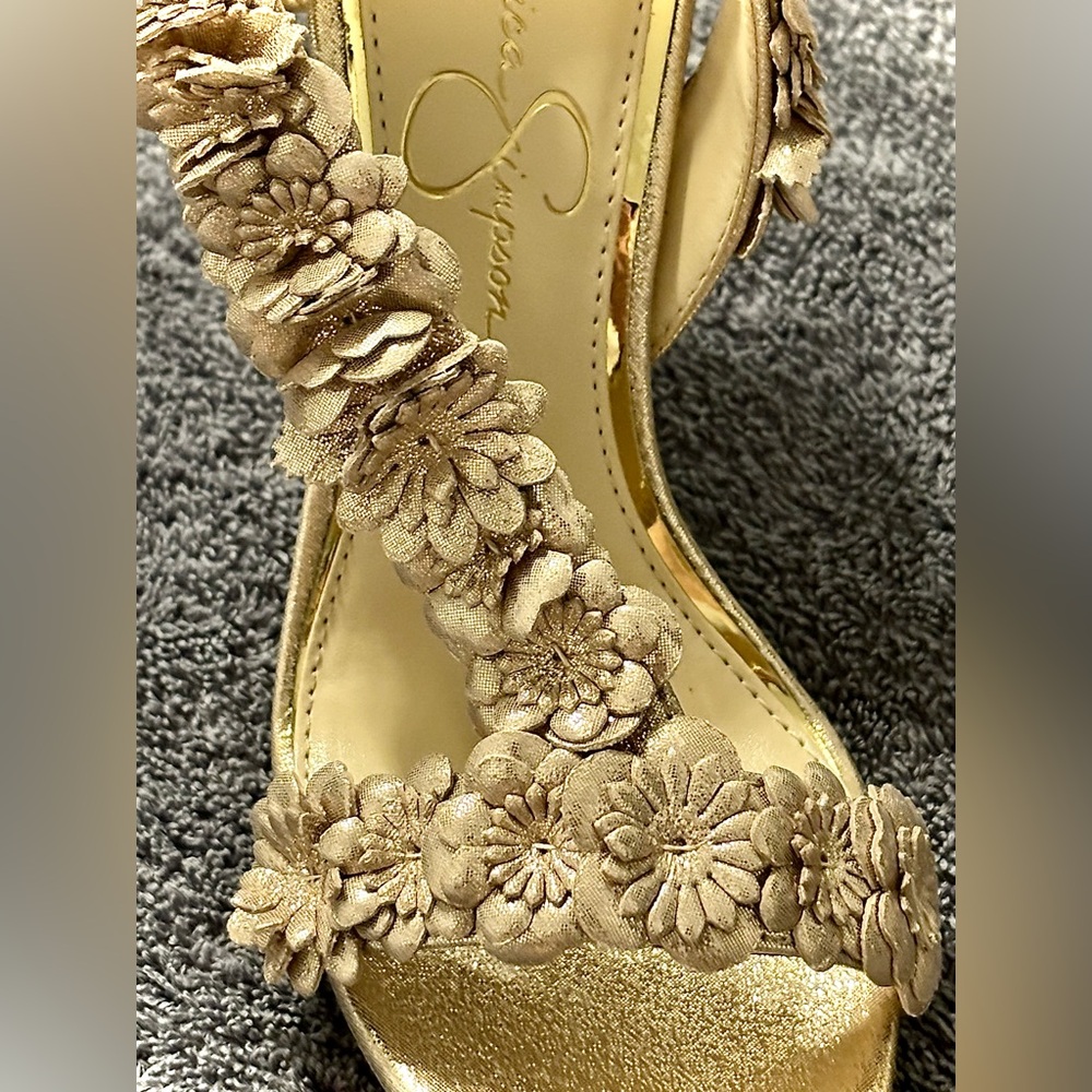 Jessica Simpson Gold Ruffled Heels - Picture 2 of 8